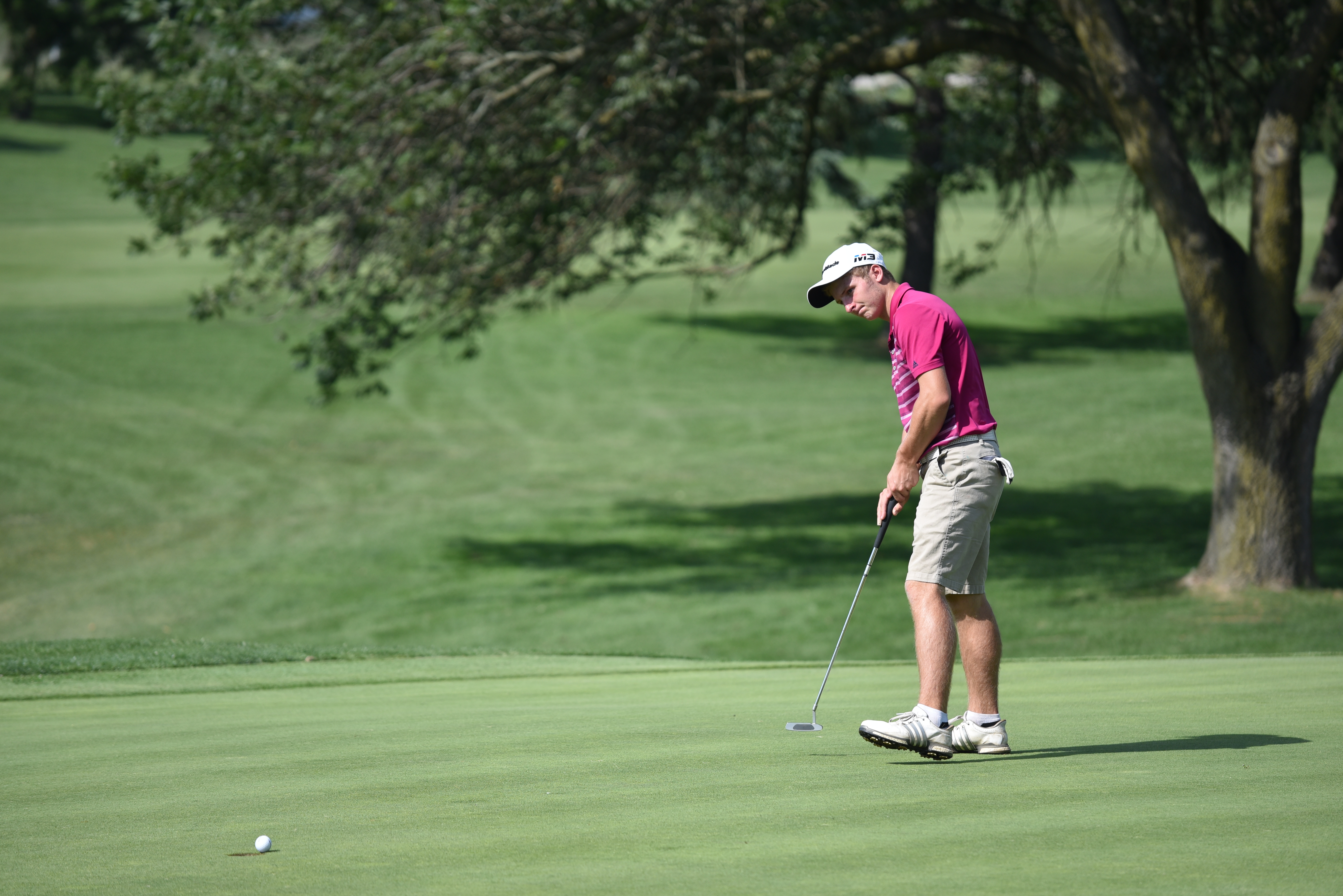 2018 Junior Boys' Champion Carson Bacha rolls in a birdie putt on No. 11 (par 4, 420 yards).